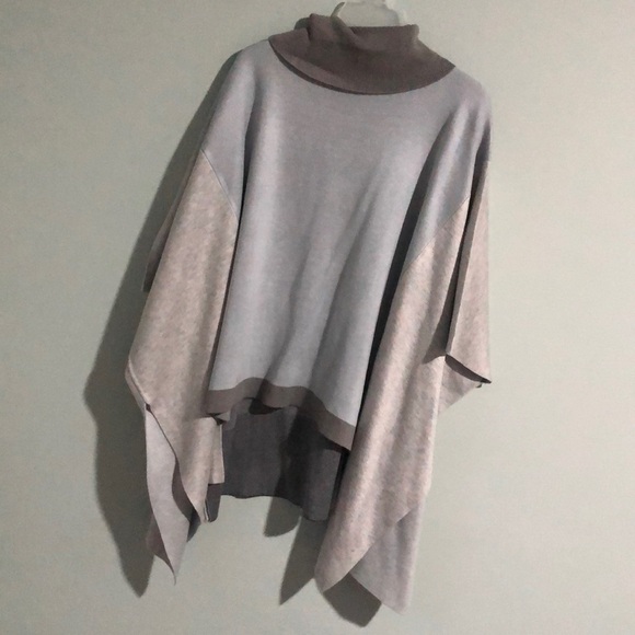 Ivanka Trump XS/S Oversized Knit Colorblock Turtleneck Women’s Poncho Sweater - Picture 1 of 5